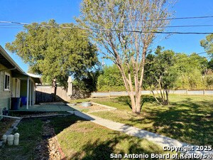 Building Photo - 1041 Ivy Ln