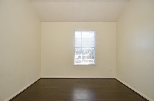 Building Photo - 15002 Turphin Way