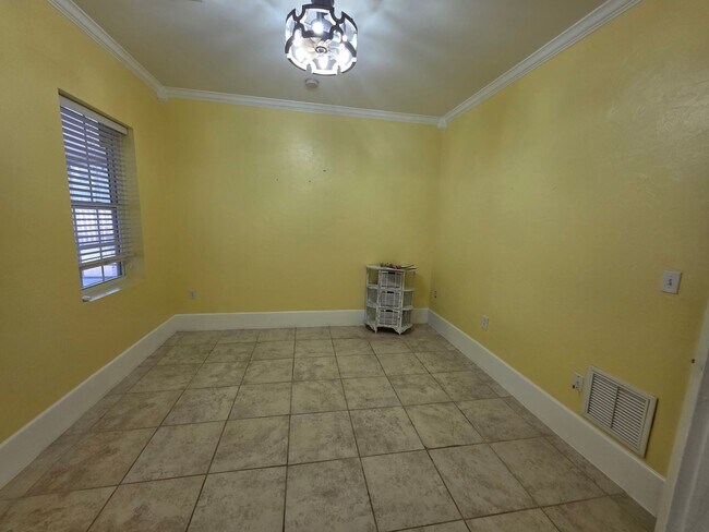 Building Photo - Spacious 5 Bedroom Home with Pool in Crystal Lake Homesites