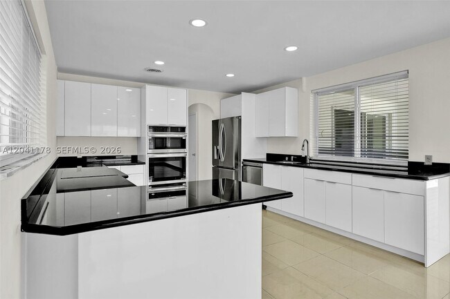 Building Photo - 16453 NE 33rd Ave