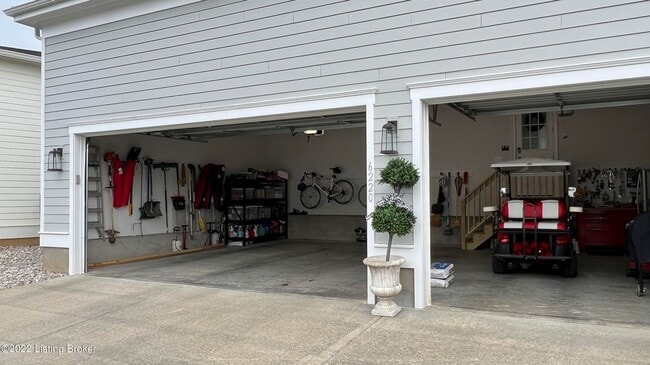 Building Photo - Enviable 4 bedroom and 3.5 bath home with ...