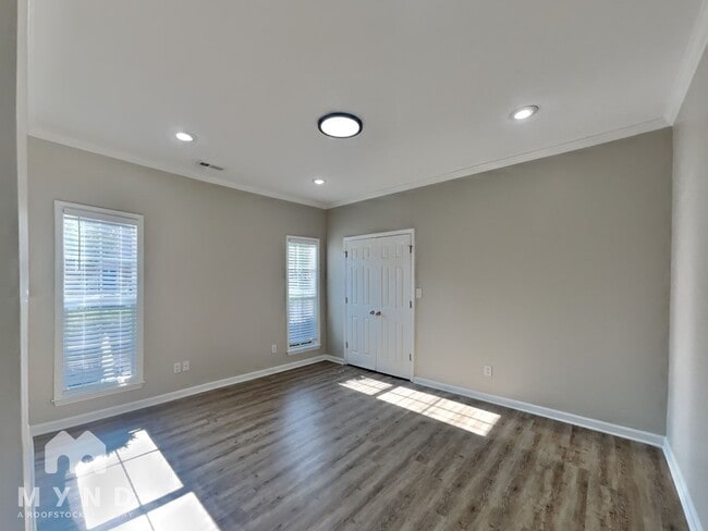 Building Photo - 26540 Mill Creek Dr