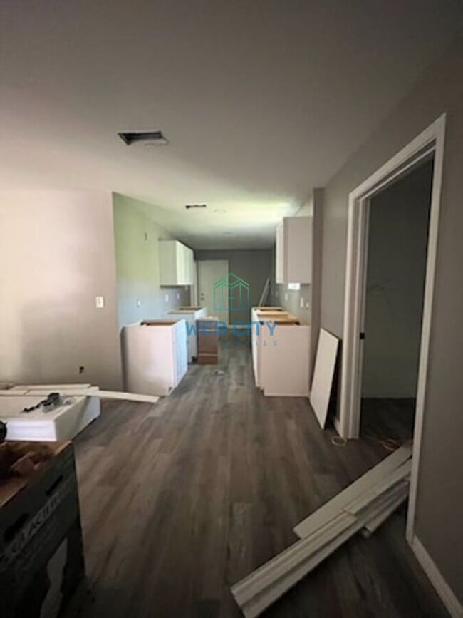 Building Photo - 9511 Laneyvale Ave