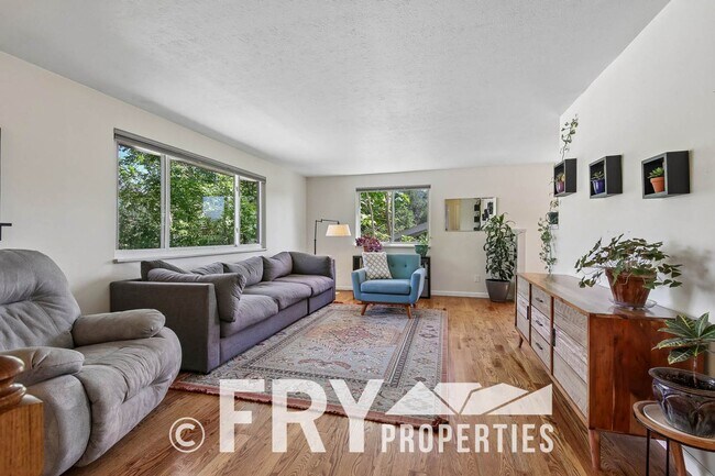 Building Photo - 6459 Brentwood St