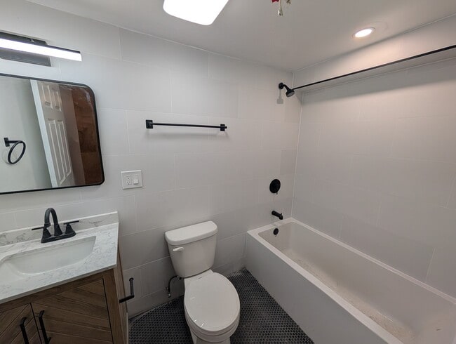 Building Photo - 3823 N Whipple St