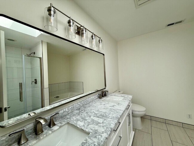 Building Photo - 1082 Lupin Way