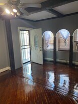 Building Photo - 421 Halsted St