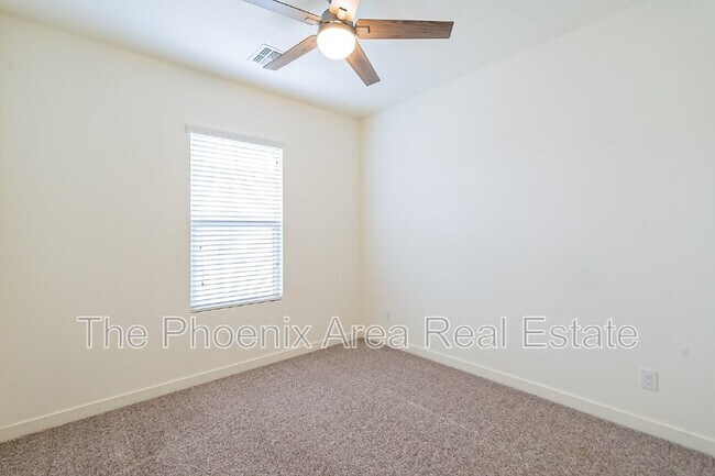Building Photo - 4022 E Erie St