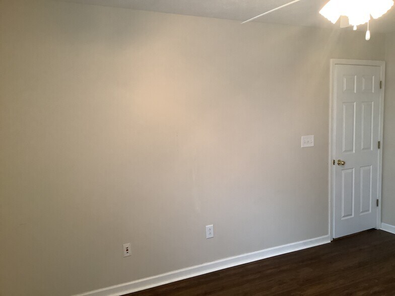 Building Photo - 5808 W Port Dr