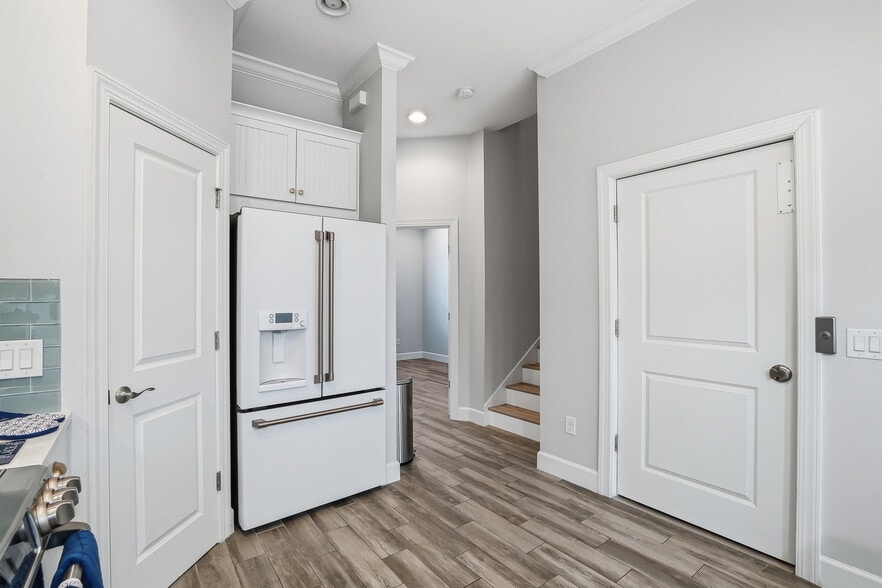 Building Photo - 3162 Moorings Dr S