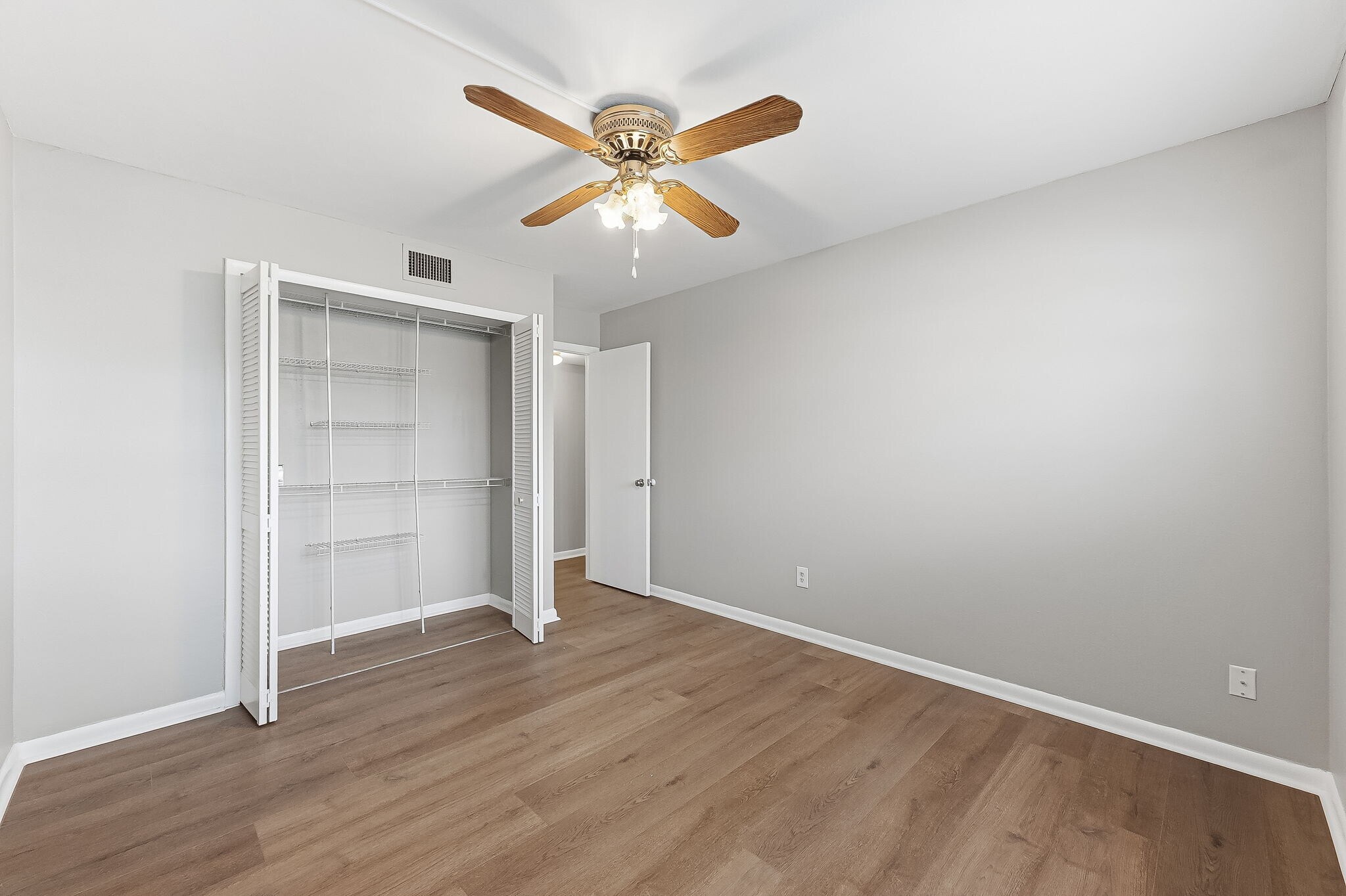 Building Photo - 1514 Edgewater Cir