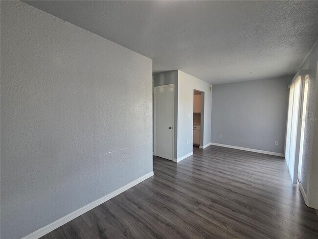 Building Photo - 706 W Dixie Ave