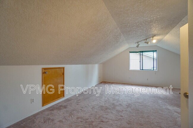 Building Photo - 4017 NE 157th Ave
