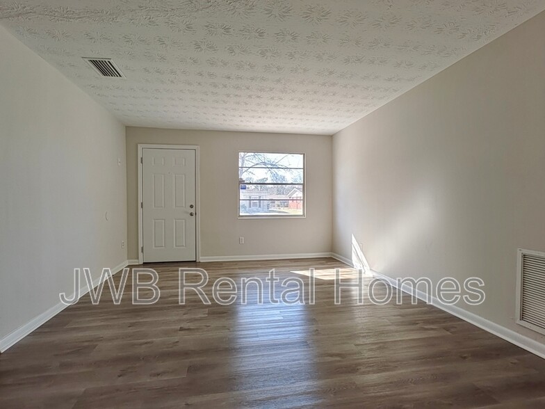 Building Photo - 4903 Foxboro Rd
