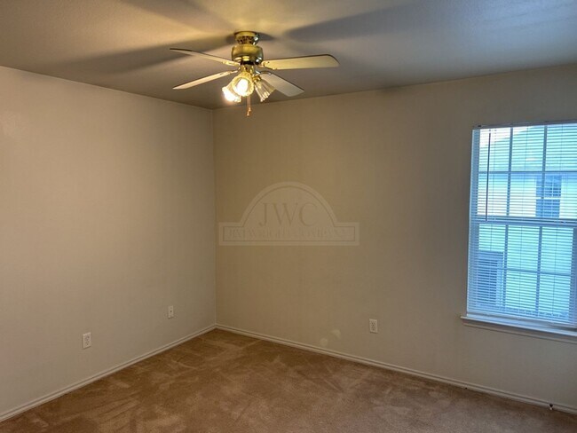 Building Photo - 1614 Inca Dr