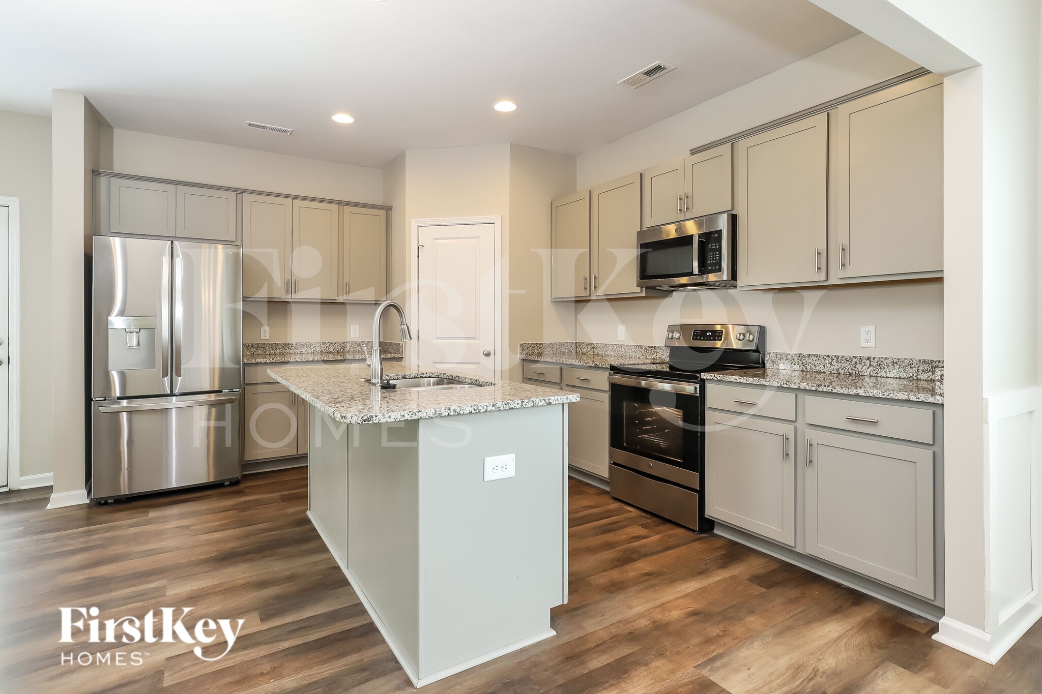 Building Photo - 3748 Streamside Dr