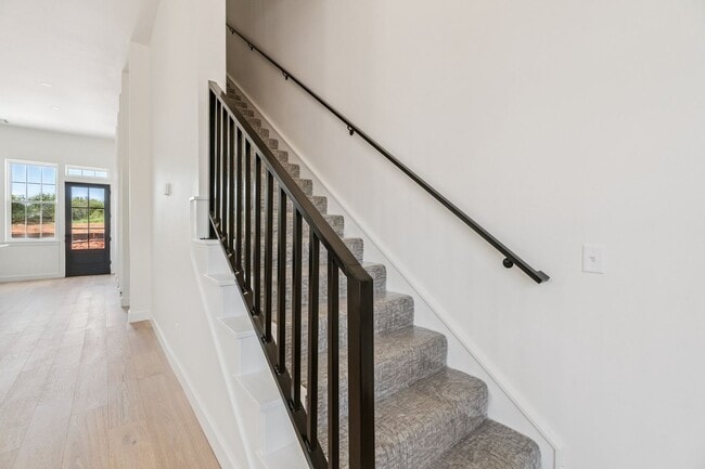 Building Photo - Minimalist Magic: 2-Bed Apartment Over Selah’s Creative District