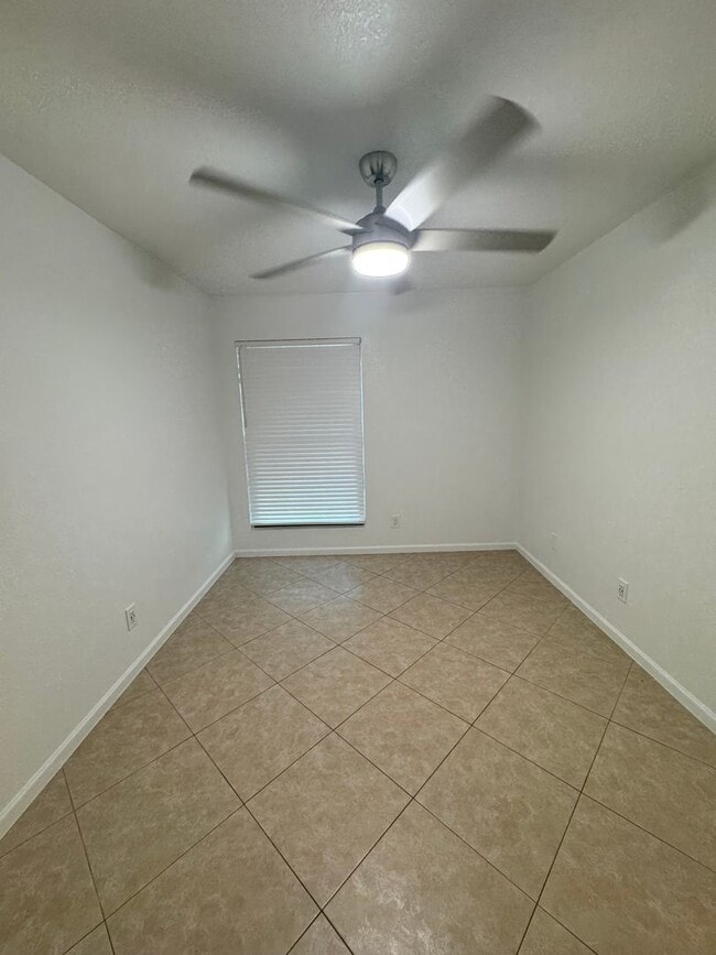 Building Photo - 2-Bedroom Condo in Prime Mesa Location!