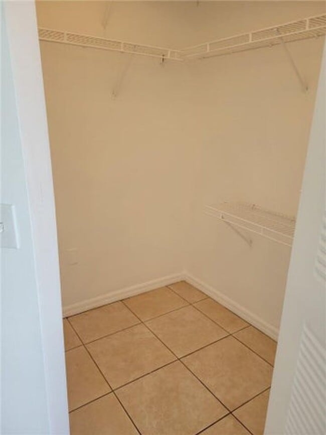 Building Photo - 5005 Wiles Rd