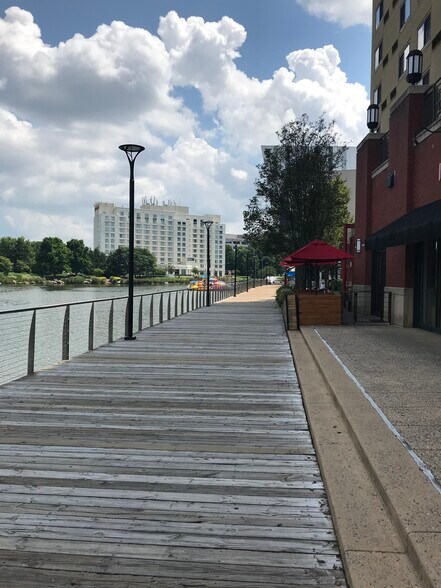 Building Photo - 10018 Vanderbilt Cir