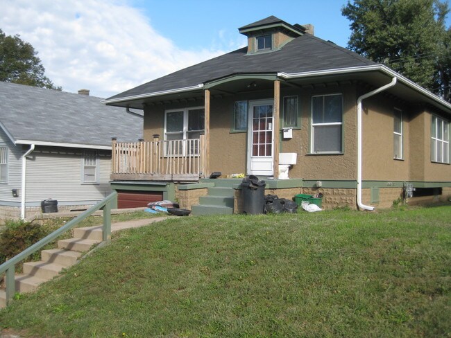 Building Photo - 2556 Vane St