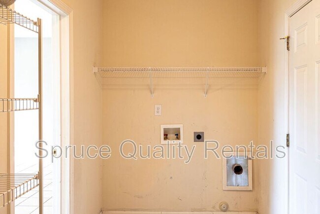 Building Photo - 6201 Elderbush Dr