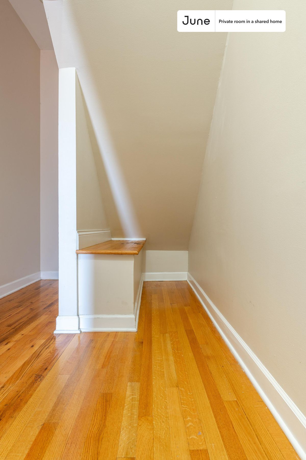 Building Photo - Private bedroom in 3 bed/2 bath Home