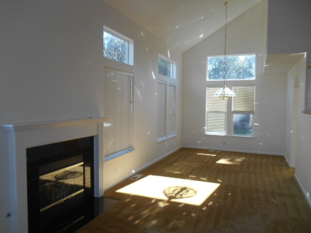 Building Photo - 371 Breeden St