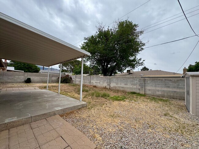 Building Photo - Centrally Located 3bed 2bath!