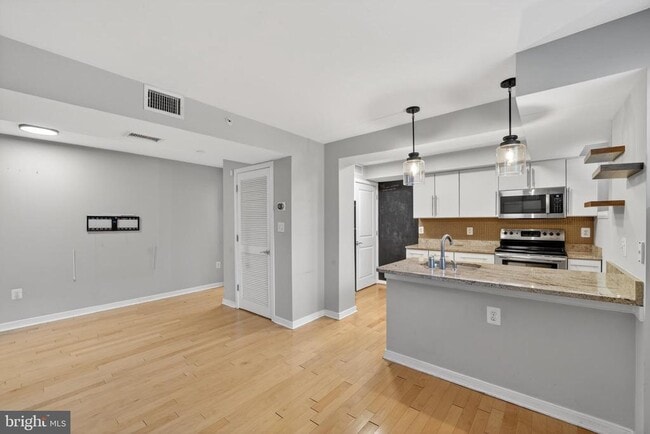 Building Photo - 420 16th St SE