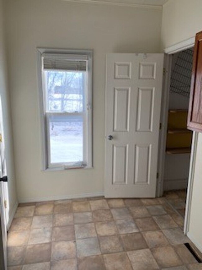 Building Photo - FIVE BR, 2 BA HOUSE in Jesup