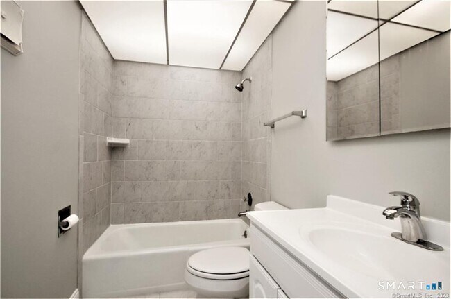 Building Photo - 48 Lawson Ln