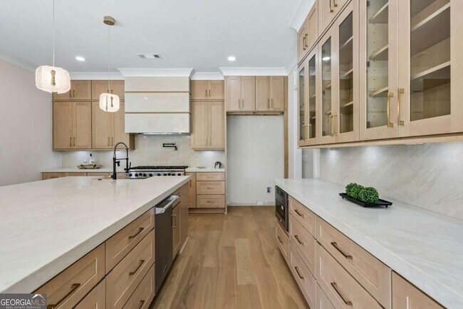 Building Photo - 6222 Bridgewood Dr