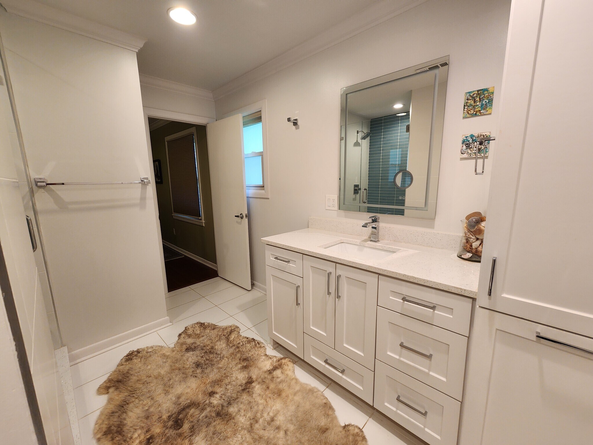 Vanity - 506 Shamrock Dr