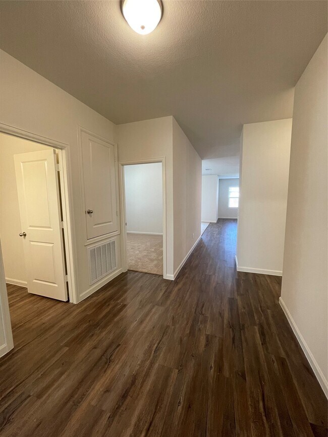 Building Photo - 10084 Pappas Dr