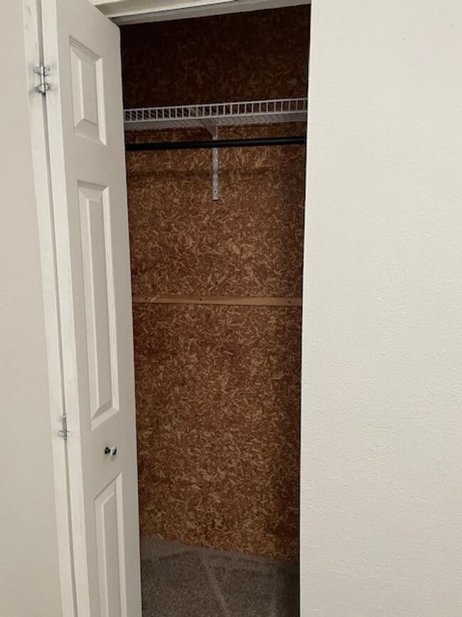 Building Photo - 2bd/1ba Bungalow Available Now!!