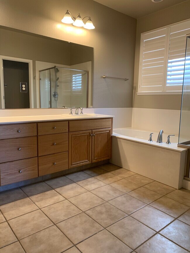 Building Photo - 2080 Henderson Way