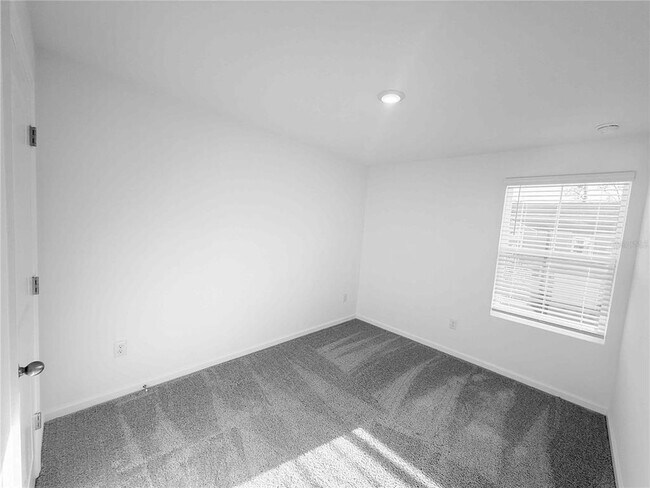 Building Photo - 6158 Daerr Rdg St