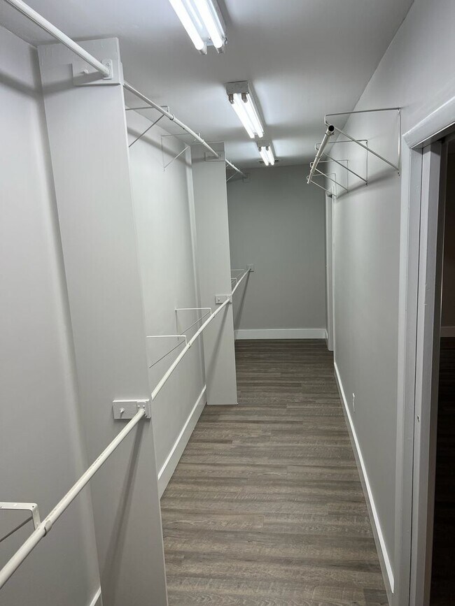 Building Photo - Gorgeous Home in the Heart Hinesville