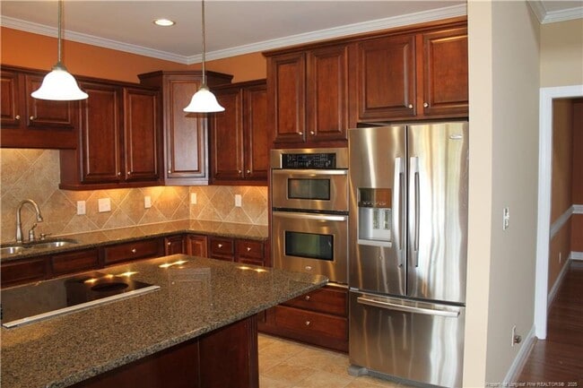 Building Photo - Call/text 9108861306 for Showing