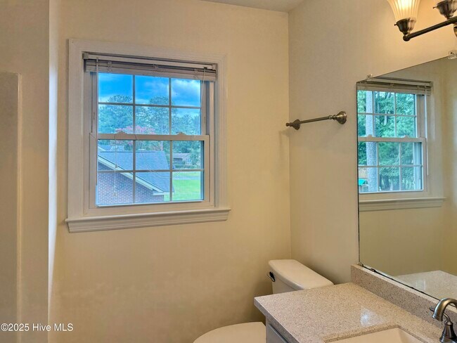 Building Photo - 502 Plantation Dr