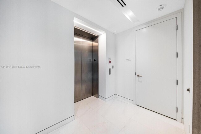 Building Photo - 300 Biscayne Blvd Way