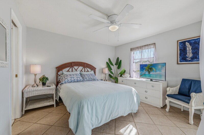 Building Photo - 1334 Chesapeake Ave