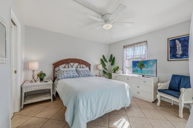 Building Photo - 1334 Chesapeake Ave