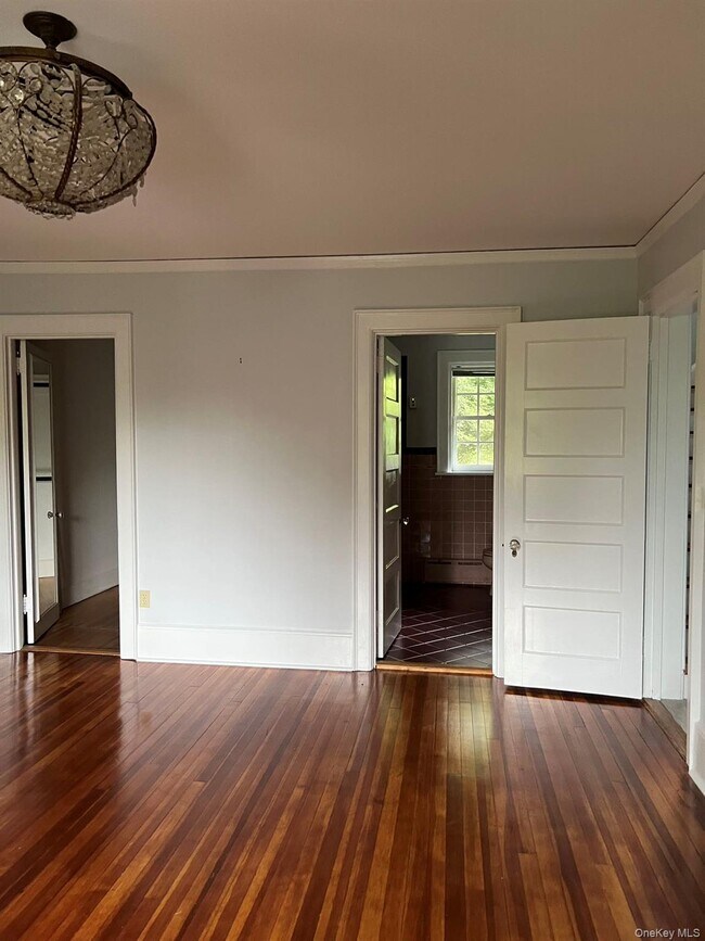 Building Photo - 246 Beechmont Dr