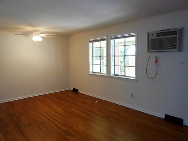 Building Photo - 2711 Columbus Cir