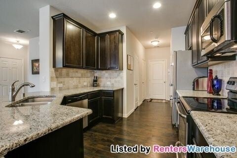 Building Photo - MOVE IN READY - Spacious 2-story townhouse...