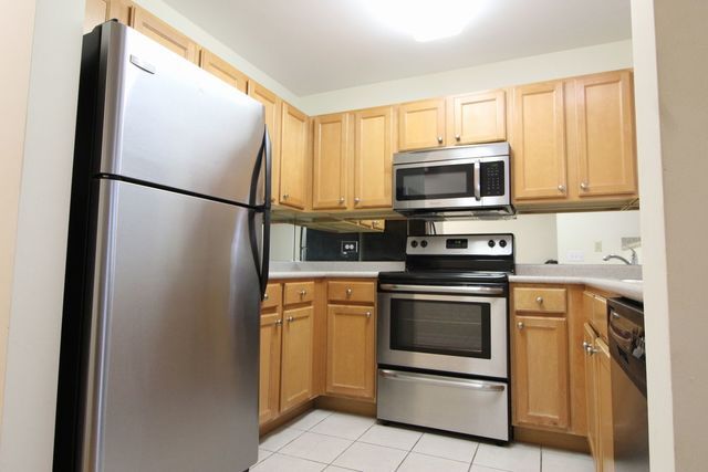 Building Photo - 345 N La Salle Dr
