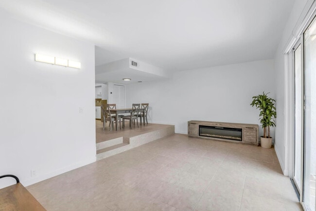 Building Photo - 3827 NE 166th St