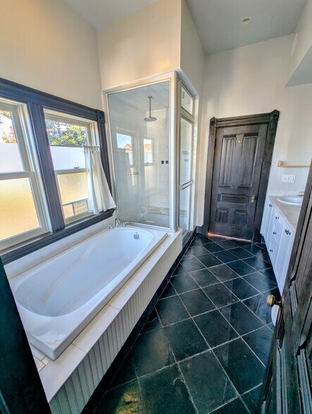 Building Photo - 1418 67th St